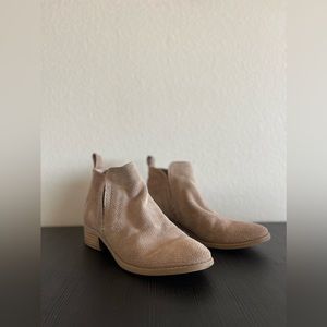 Dolce vita ankle booties